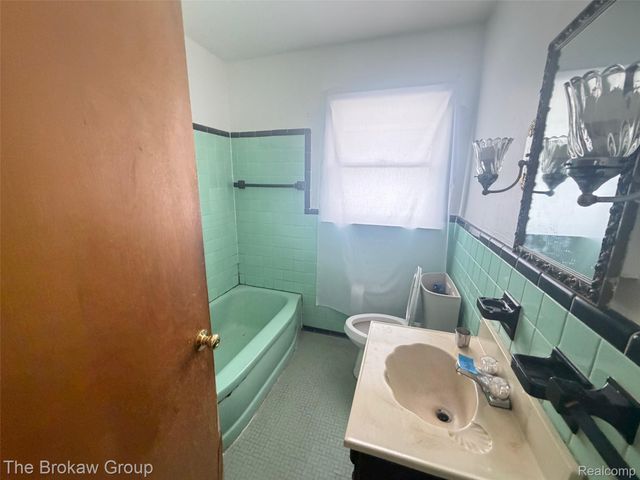 3005 Cherokee Avenue, Flint, MI 48507