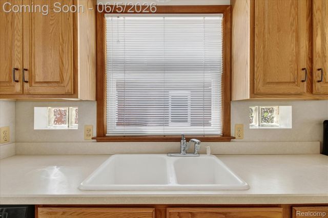 9825 Becker Avenue, Allen Park, MI 48101