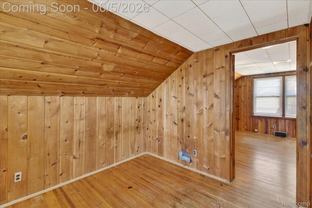 9825 Becker Avenue, Allen Park, MI 48101