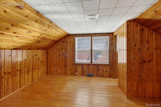 9825 Becker Avenue, Allen Park, MI 48101