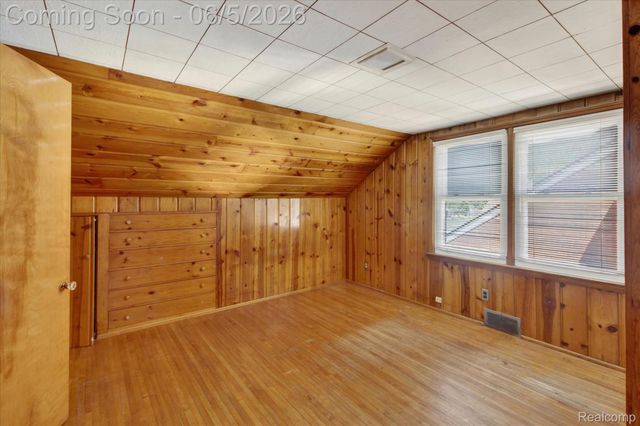 9825 Becker Avenue, Allen Park, MI 48101