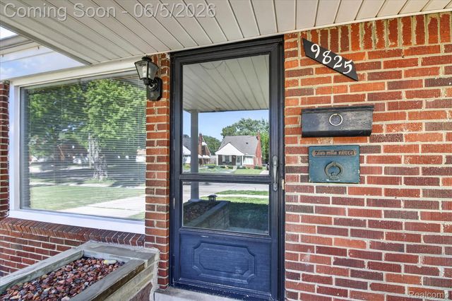 9825 Becker Avenue, Allen Park, MI 48101