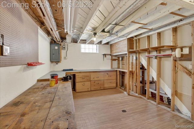 9825 Becker Avenue, Allen Park, MI 48101