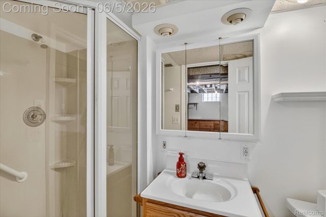 9825 Becker Avenue, Allen Park, MI 48101