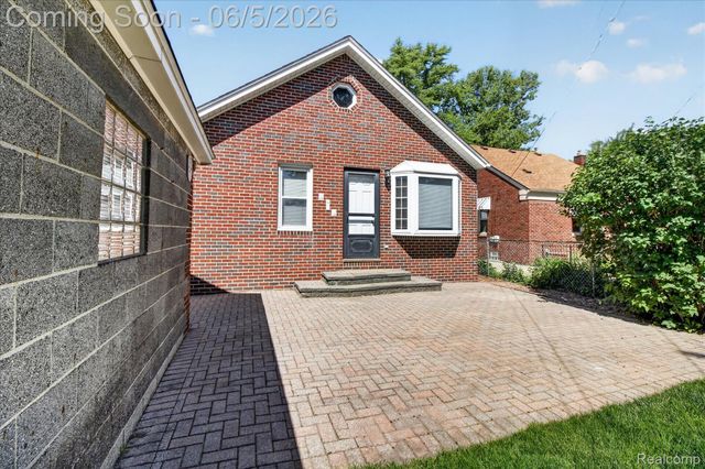 9825 Becker Avenue, Allen Park, MI 48101