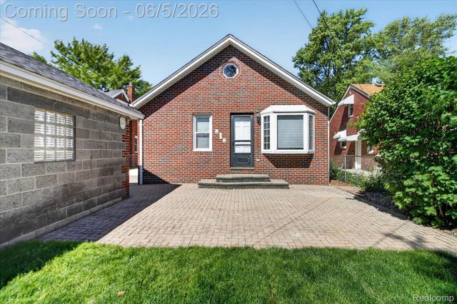 9825 Becker Avenue, Allen Park, MI 48101