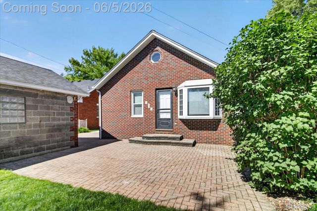 9825 Becker Avenue, Allen Park, MI 48101