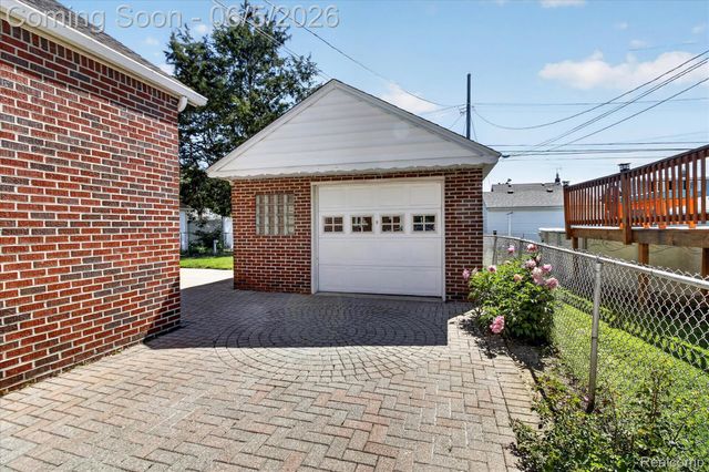 9825 Becker Avenue, Allen Park, MI 48101