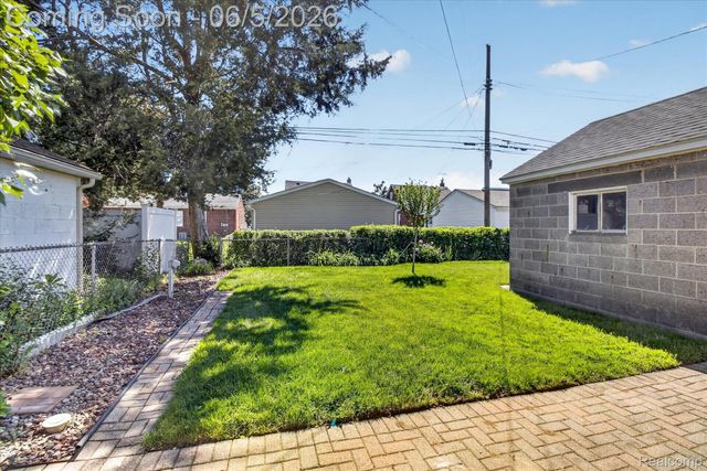 9825 Becker Avenue, Allen Park, MI 48101