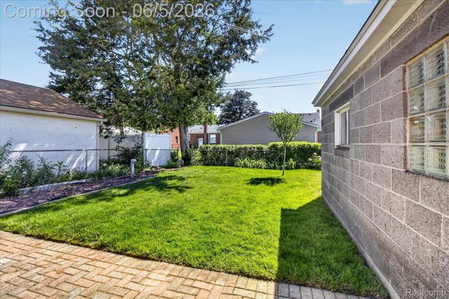 9825 Becker Avenue, Allen Park, MI 48101