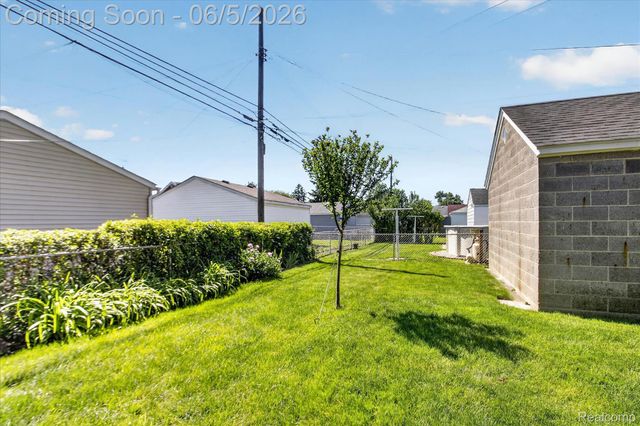 9825 Becker Avenue, Allen Park, MI 48101