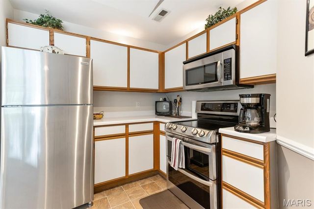 1335 Crossings Court C, Ballwin, MO 63021