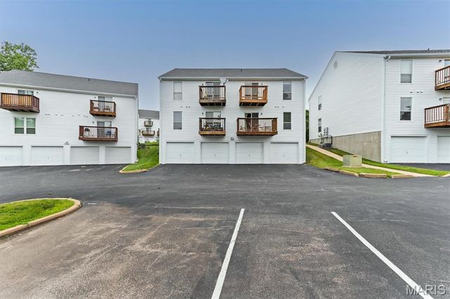 1335 Crossings Court C, Ballwin, MO 63021