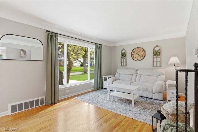 5175 Cheltenham Boulevard, Lyndhurst, OH 44124