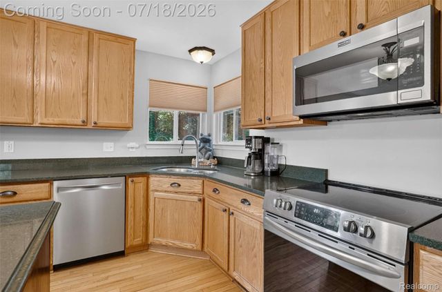 5363 Mill Race Way, Commerce Charter Township, MI 48382