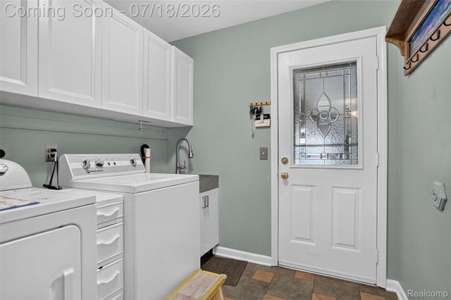5363 Mill Race Way, Commerce Charter Township, MI 48382
