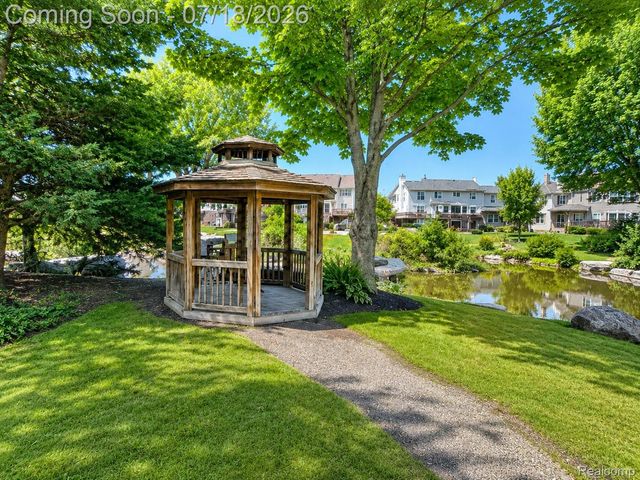 5363 Mill Race Way, Commerce Charter Township, MI 48382