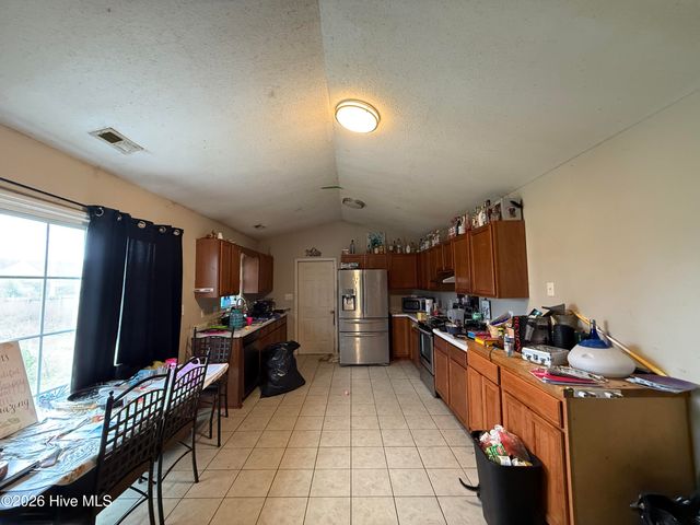 206 Fox Way N, Hubert, NC 28539