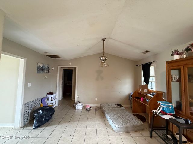 206 Fox Way N, Hubert, NC 28539