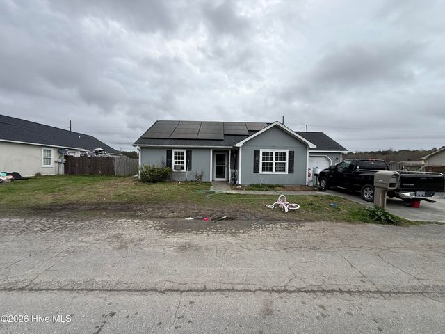 206 Fox Way N, Hubert, NC 28539