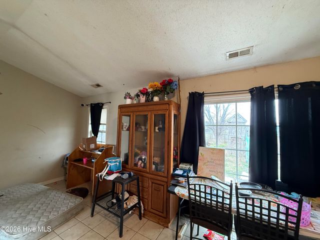 206 Fox Way N, Hubert, NC 28539