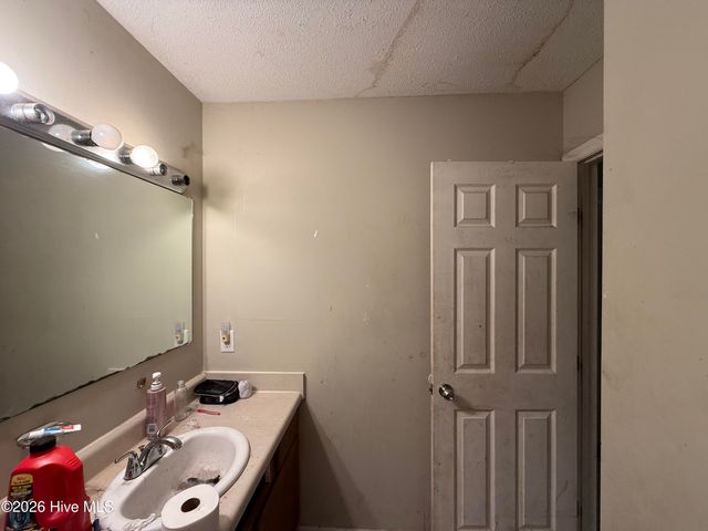 206 Fox Way N, Hubert, NC 28539