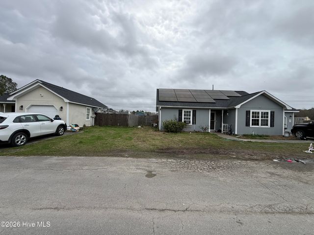 206 Fox Way N, Hubert, NC 28539