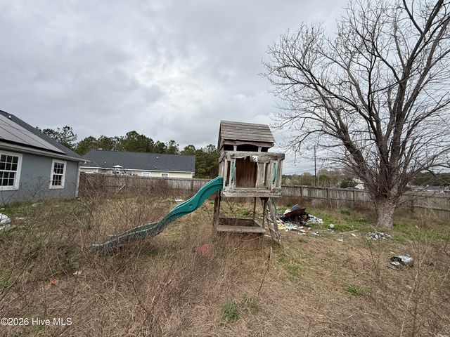 206 Fox Way N, Hubert, NC 28539