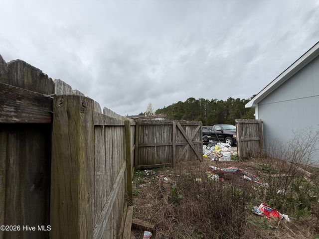 206 Fox Way N, Hubert, NC 28539