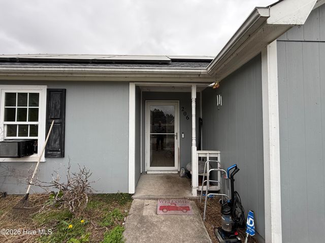 206 Fox Way N, Hubert, NC 28539