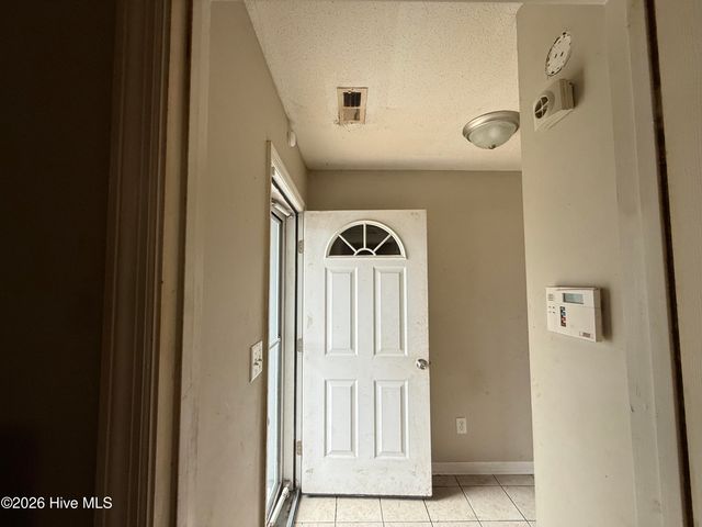 206 Fox Way N, Hubert, NC 28539