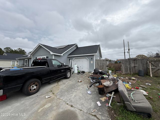 206 Fox Way N, Hubert, NC 28539