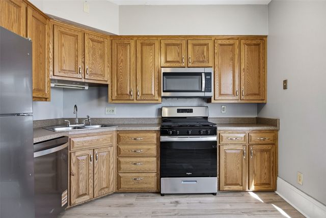 818 10th Ave SW, Cedar Rapids, IA 52404