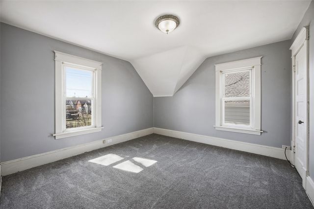 818 10th Ave SW, Cedar Rapids, IA 52404