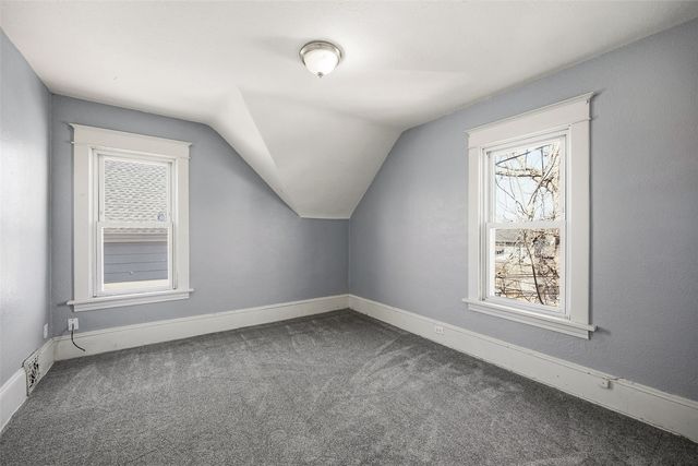 818 10th Ave SW, Cedar Rapids, IA 52404