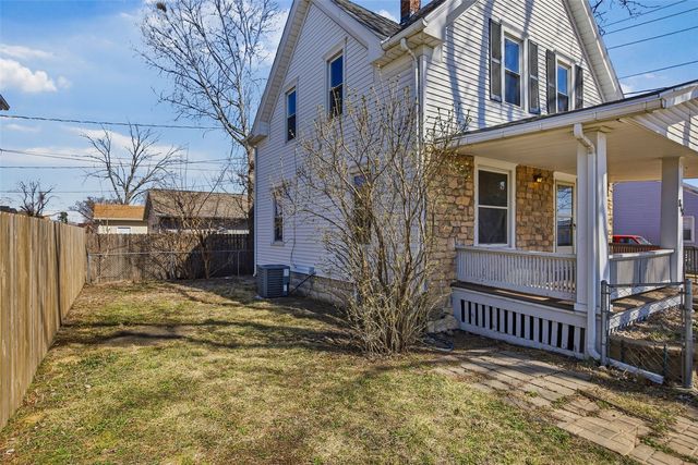 818 10th Ave SW, Cedar Rapids, IA 52404