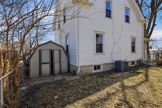 818 10th Ave SW, Cedar Rapids, IA 52404