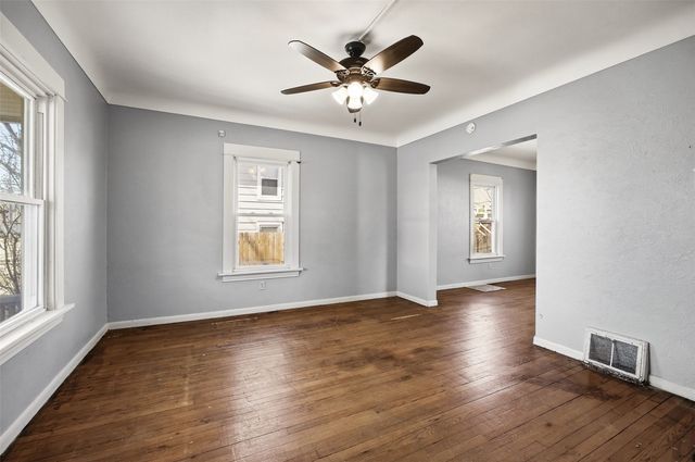 818 10th Ave SW, Cedar Rapids, IA 52404