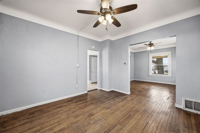 818 10th Ave SW, Cedar Rapids, IA 52404