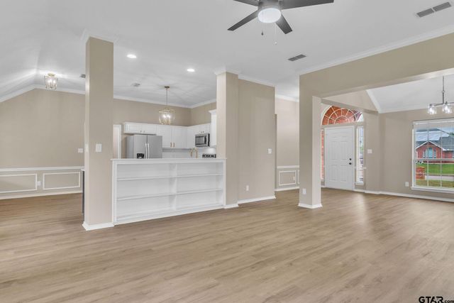 818 Greenwood Circle, Lindale, TX 75771