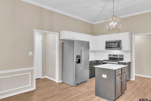 818 Greenwood Circle, Lindale, TX 75771