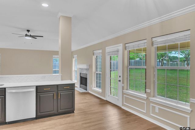 818 Greenwood Circle, Lindale, TX 75771