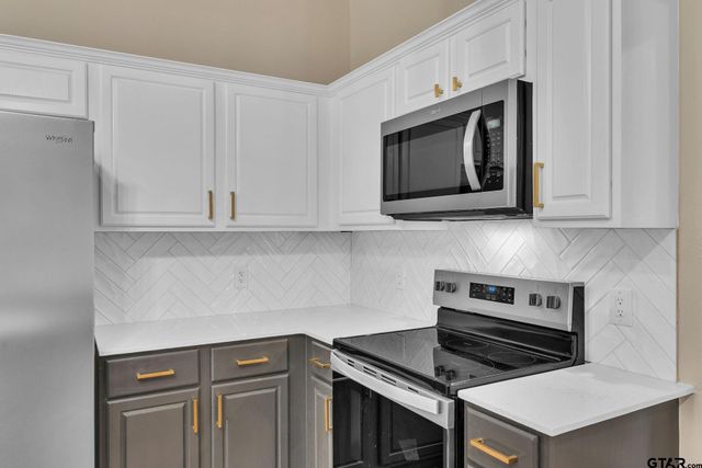 818 Greenwood Circle, Lindale, TX 75771