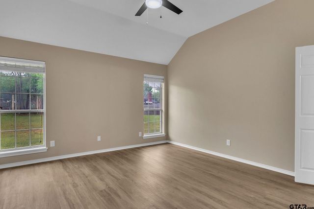 818 Greenwood Circle, Lindale, TX 75771