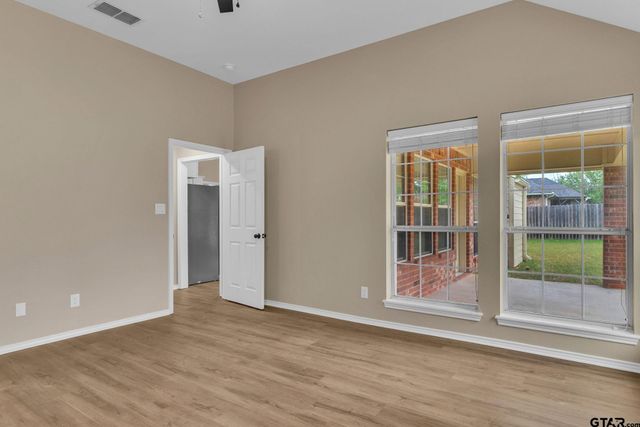 818 Greenwood Circle, Lindale, TX 75771