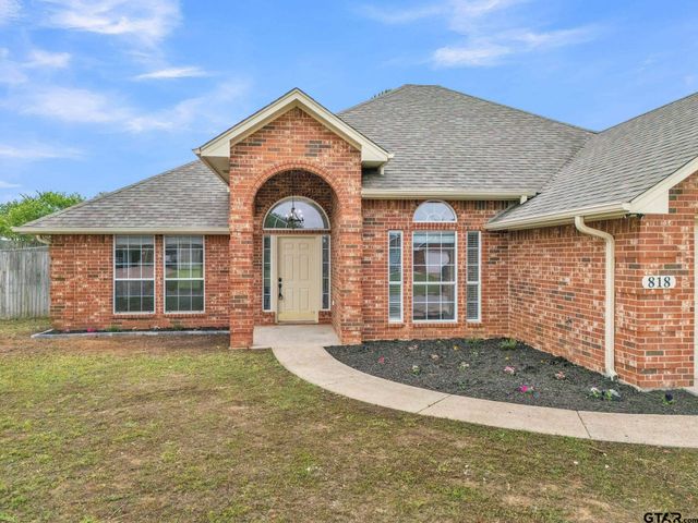 818 Greenwood Circle, Lindale, TX 75771