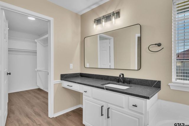 818 Greenwood Circle, Lindale, TX 75771