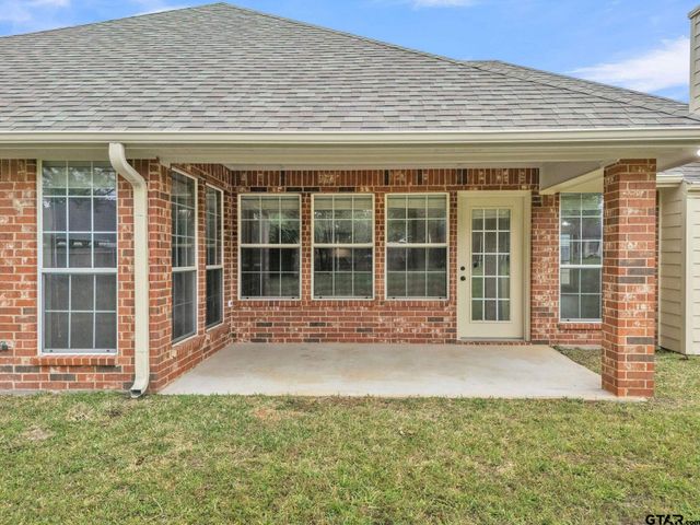 818 Greenwood Circle, Lindale, TX 75771