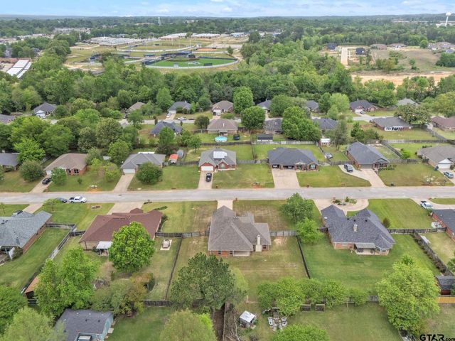 818 Greenwood Circle, Lindale, TX 75771