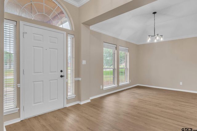 818 Greenwood Circle, Lindale, TX 75771